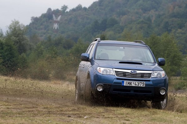 При разход на гориво от 6,3 литра на 100 километра, Forester оборудван с агрегата 2.0DХ, предоставя забележително ниски за сегмента емисии въглероден диоксид (167 г/км).